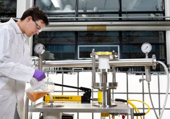Efficient separation and purification of wet streams